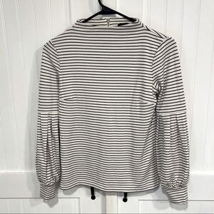 Ann Taylor petites Super sharp Black &  white long sleeve top size XXSP.